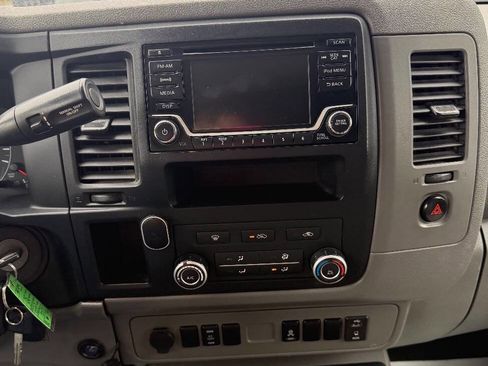 Used 2018 Nissan NV 2500 SV RWD image 25