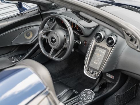 Used 2020 McLaren 570S Spider RWD image 20