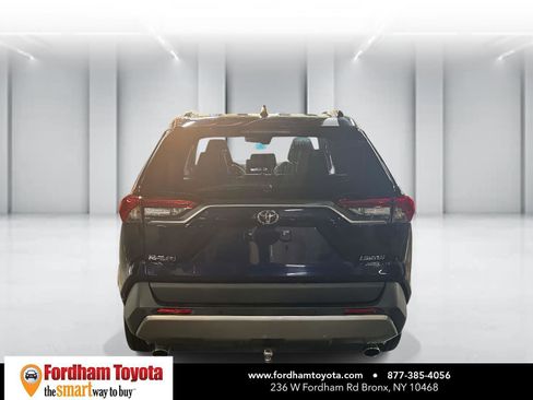 Used 2020 Toyota RAV4 Limited image 5