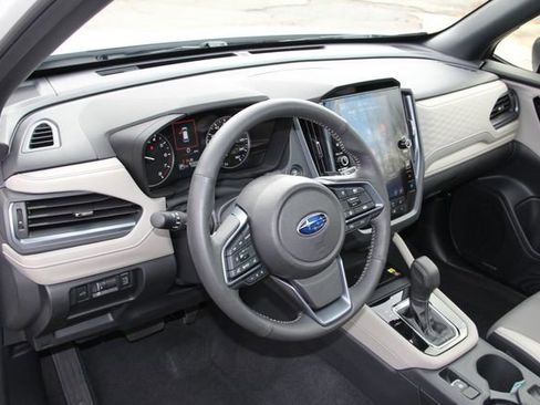Used 2025 Subaru Forester Limited AWD/4WD image 17