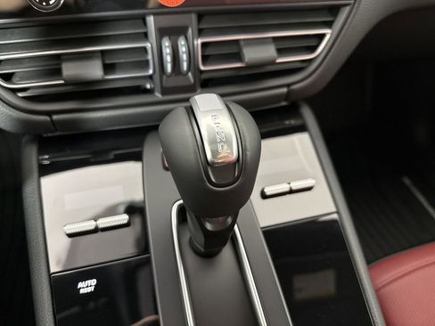 New 2026 Porsche Macan S image 33