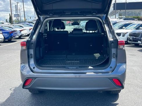 Used 2020 Toyota Highlander XLE AWD/4WD image 8