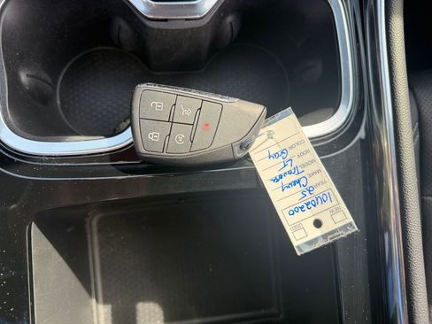 Used 2025 Chevrolet Traverse LT image 32