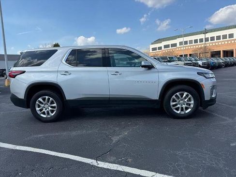 Used 2022 Chevrolet Traverse LS image 3