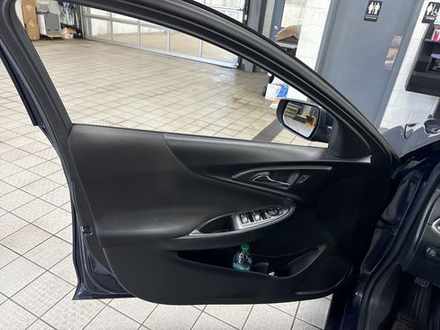 Used 2017 Chevrolet Malibu LT w/ LPO, Convenience Package 2 image 11