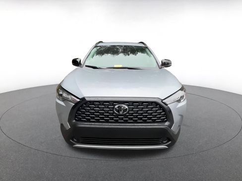 Used 2025 Toyota Corolla Cross LE image 4