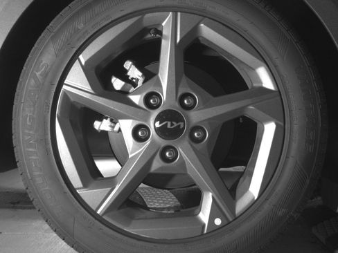 Used 2025 Kia K4 LXS image 15