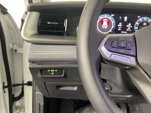 New 2026 Volkswagen Tiguan SE image 13