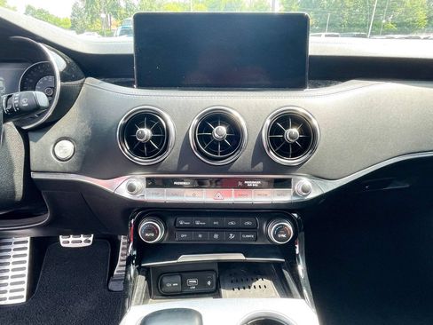 Used 2022 Kia Stinger GT2 RWD image 12