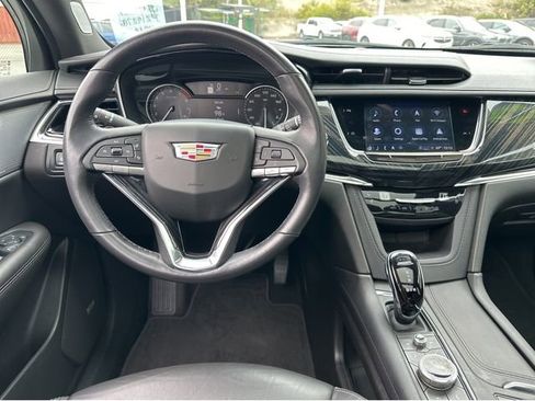 Certified 2023 Cadillac XT6 Premium Luxury FWD image 6