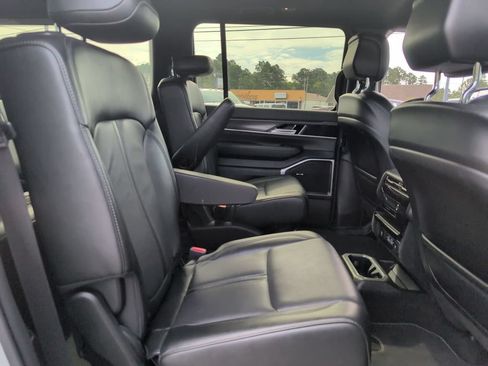 Used 2024 Jeep Wagoneer Series III AWD/4WD image 24
