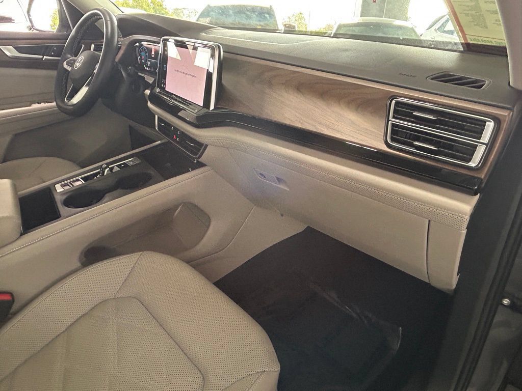 Used 2024 Volkswagen Atlas SE FWD image 33