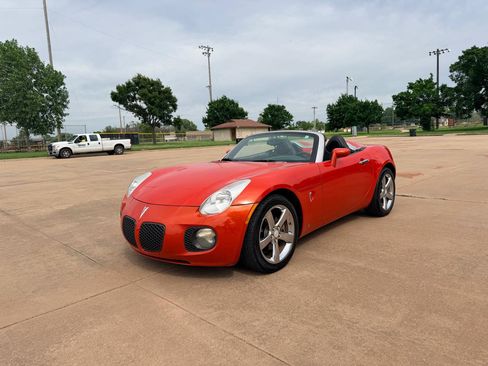 Used 2008 Pontiac Solstice GXP w/ Premium Package RWD image 3