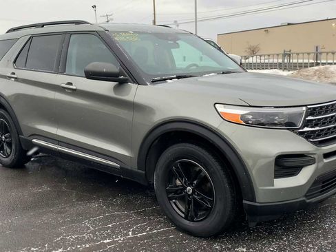 Used 2020 Ford Explorer XLT image 2