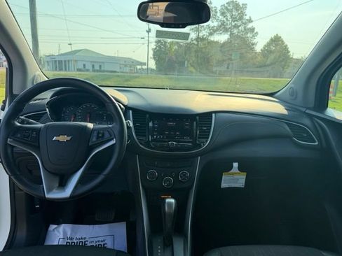 Used 2022 Chevrolet Trax LT w/ LT Convenience Package FWD image 14