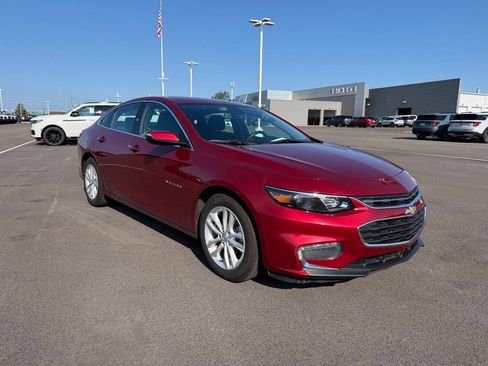Used 2017 Chevrolet Malibu LT FWD image 3