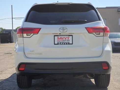 Used 2019 Toyota Highlander LE FWD image 12