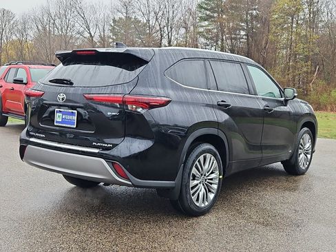 New 2026 Toyota Highlander Platinum AWD/4WD image 2
