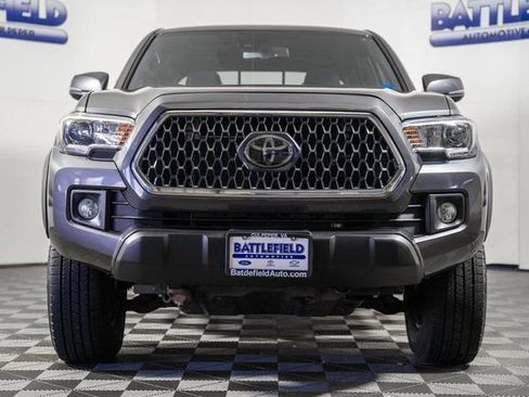 Used 2019 Toyota Tacoma TRD Off-Road image 2