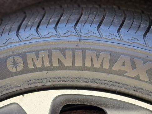 Used 2021 Lincoln Nautilus Reserve image 11