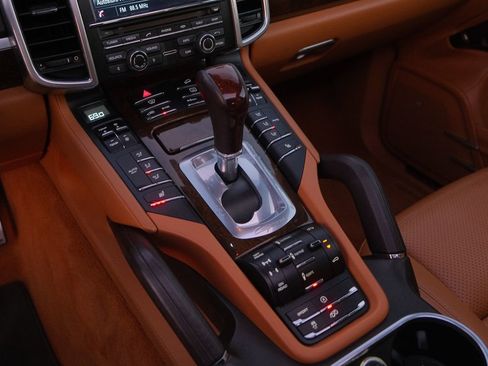 Used 2014 Porsche Cayenne GTS image 23