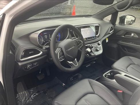 New 2026 Chrysler Pacifica Select image 6