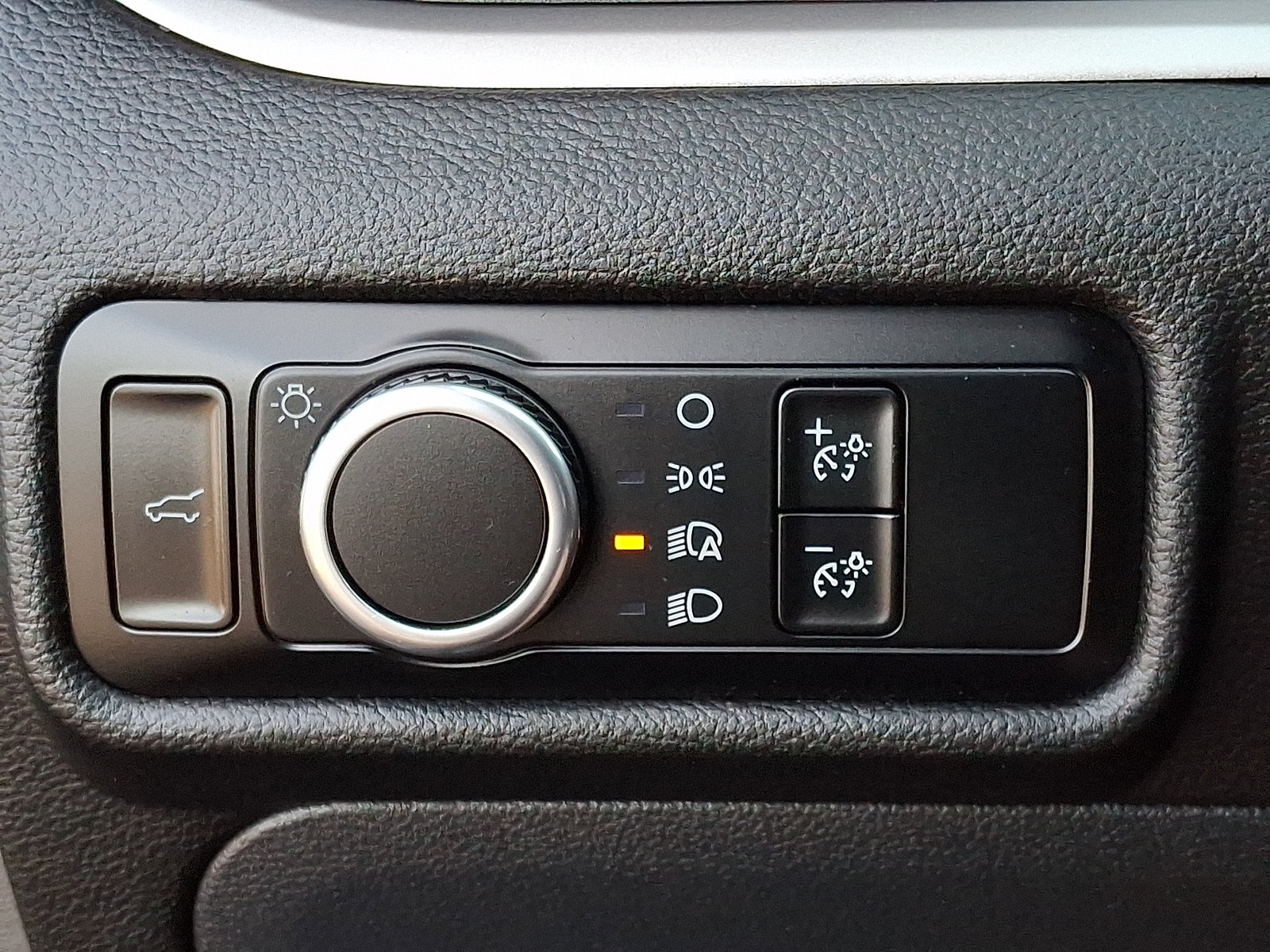 Used 2024 Ford Explorer XLT AWD/4WD image 26