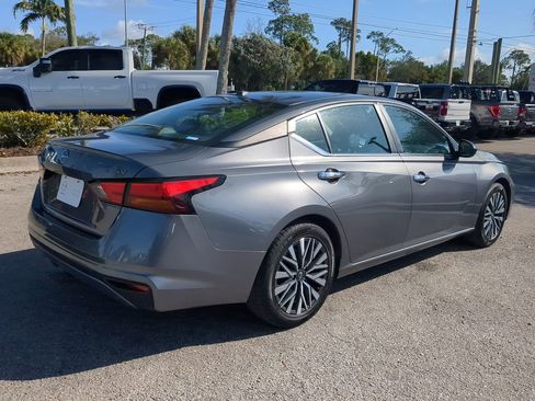 Used 2024 Nissan Altima 2.5 SV image 5