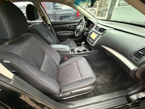 Used 2017 Nissan Altima 2.5 SV w/ Convenience Package FWD image 10