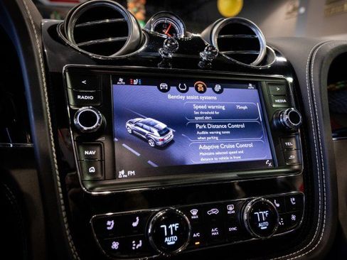 Used 2018 Bentley Bentayga image 51