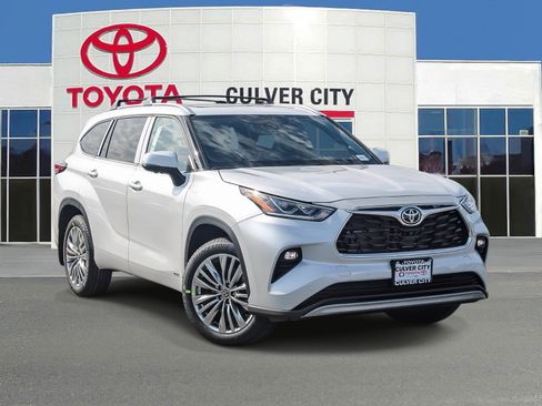 New 2026 Toyota Highlander Platinum AWD/4WD image 1