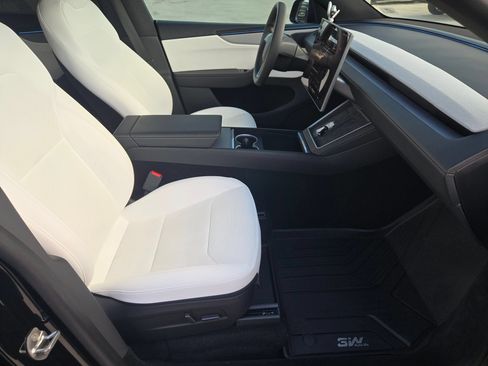 Used 2026 Tesla Model Y 2WD image 27