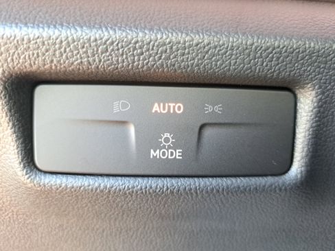New 2026 Volkswagen Tiguan SE FWD image 25