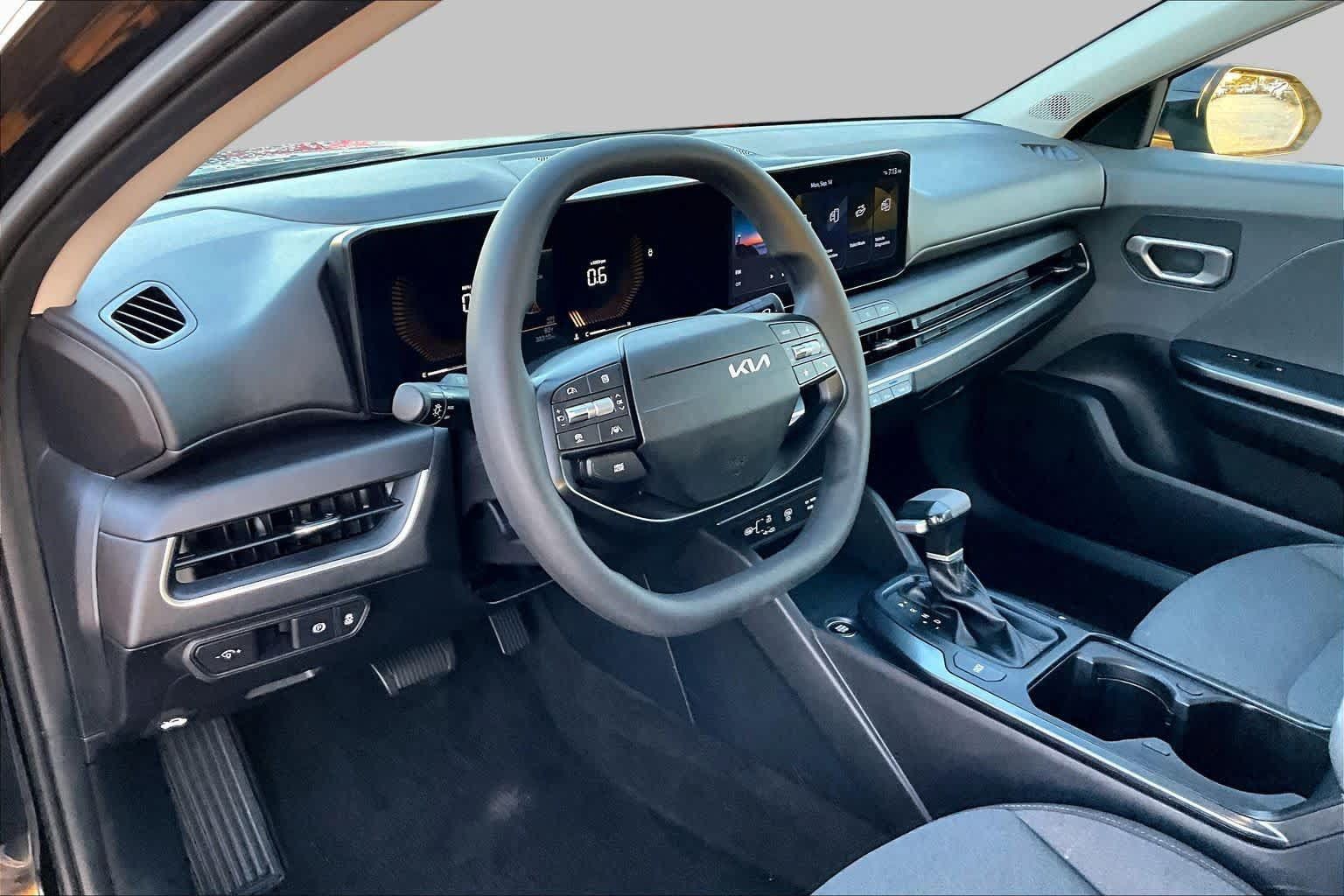 Used 2025 Kia K4 FWD image 17