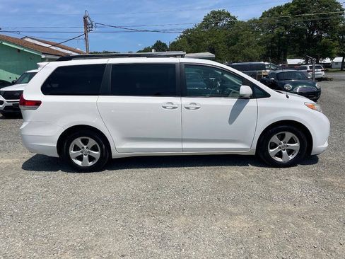 Used 2014 Toyota Sienna LE FWD image 9