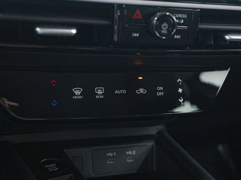 Used 2025 Nissan Kicks SR image 22