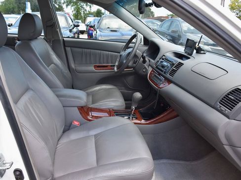 Used 2004 Toyota Camry XLE w/ VSC & Side Airbag Pkg FWD image 18