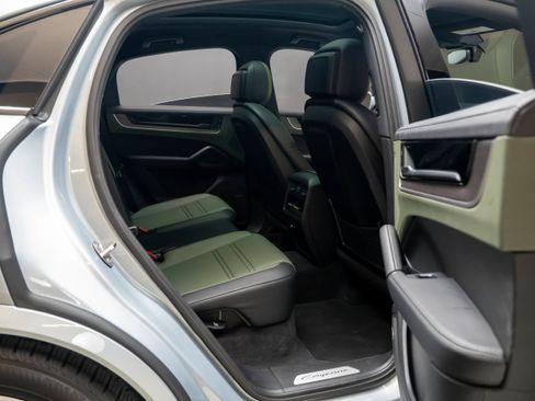 Certified 2024 Porsche Cayenne Coupe AWD/4WD image 35