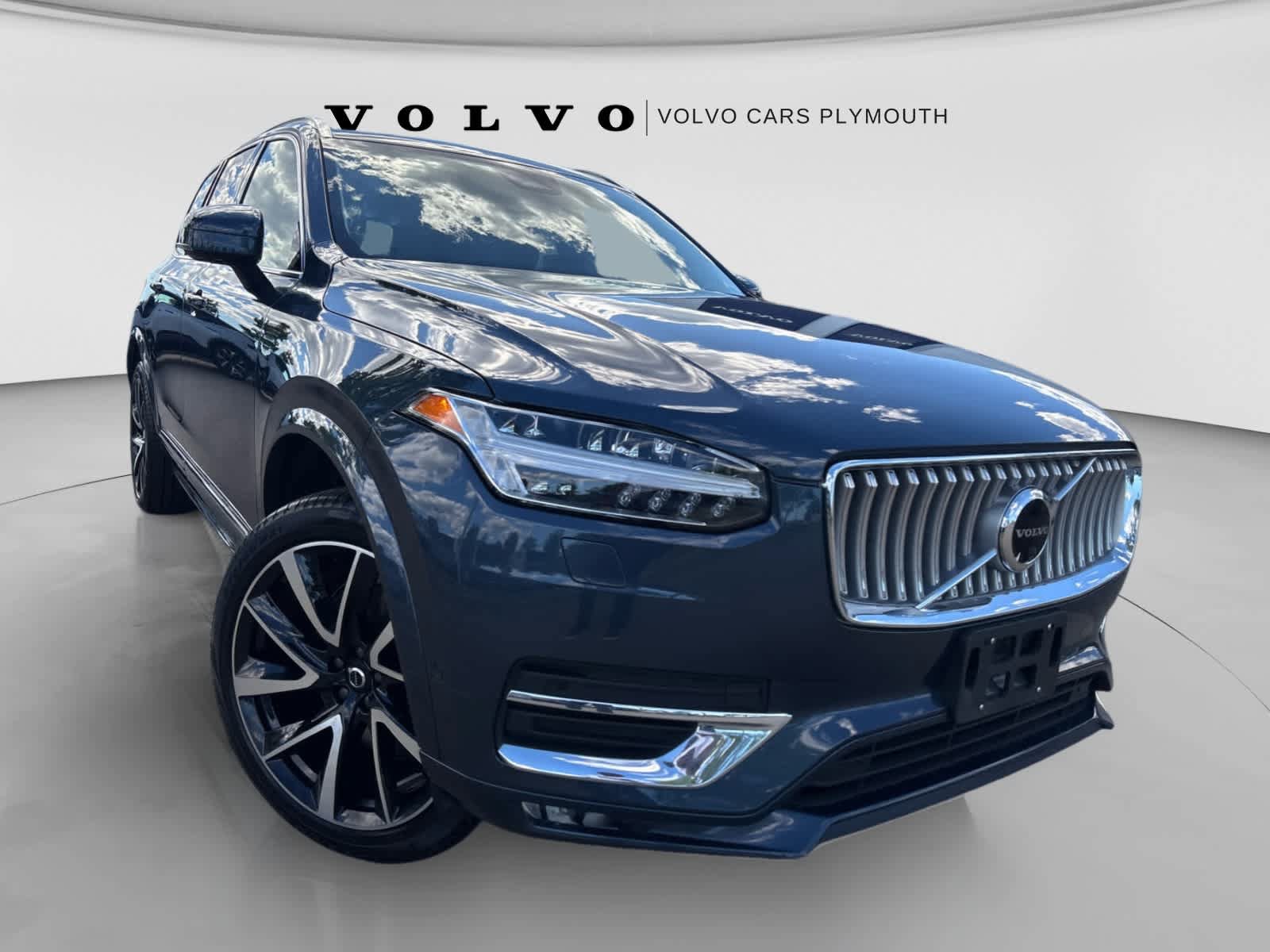 Used 2023 Volvo XC90 B5 Plus w/ Protection Package Premier AWD/4WD image 4