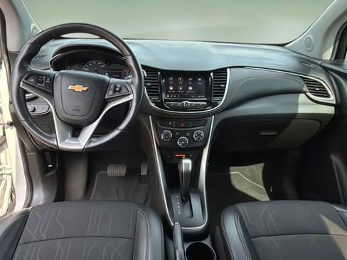 Used 2022 Chevrolet Trax LT w/ Driver Confidence Package image 16