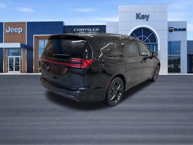 New 2026 Chrysler Pacifica Select w/ S Appearance Package FWD image 7