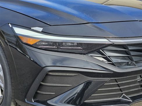 New 2025 Hyundai Elantra SE image 8