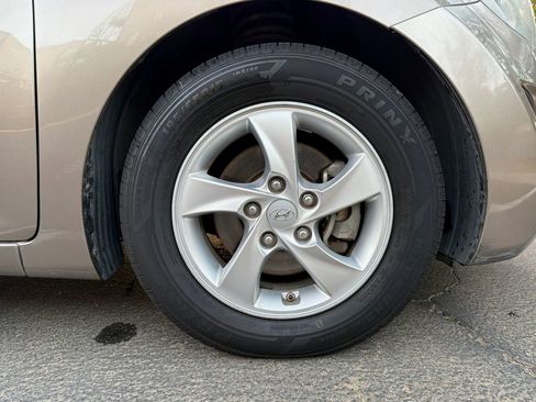 Used 2014 Hyundai Elantra SE image 23