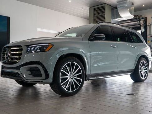 New 2026 Mercedes-Benz GLS 580 4MATIC image 3