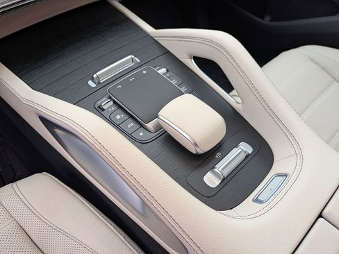 Used 2024 Mercedes-Benz GLS 450 4MATIC image 23