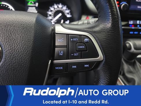 Used 2022 Toyota Sienna XLE FWD image 18