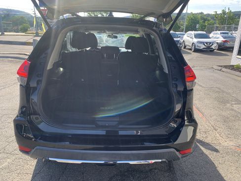 Used 2018 Nissan Rogue SV FWD image 4