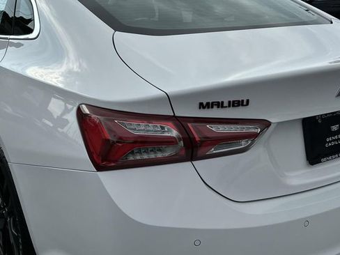 Used 2022 Chevrolet Malibu LT w/ Redline Edition FWD image 9