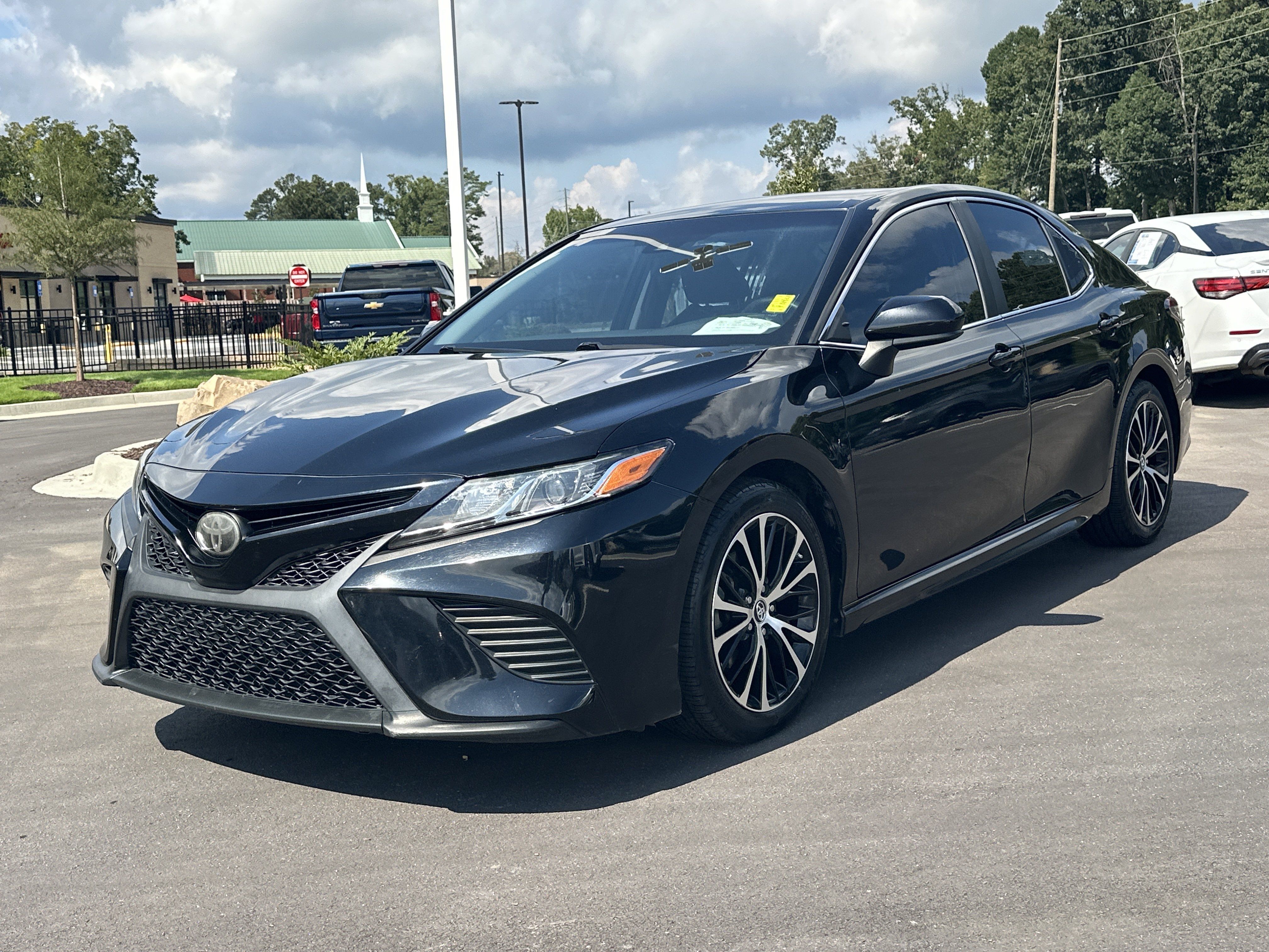 Used 2018 Toyota Camry SE FWD image 4