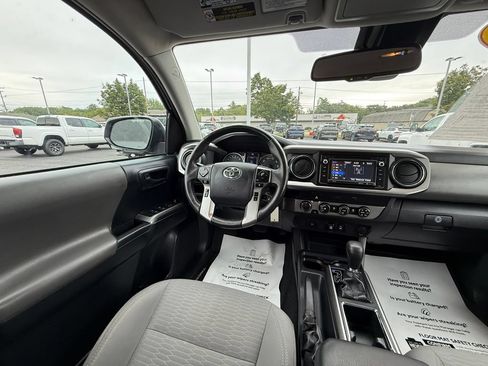 Used 2019 Toyota Tacoma SR5 AWD/4WD image 13